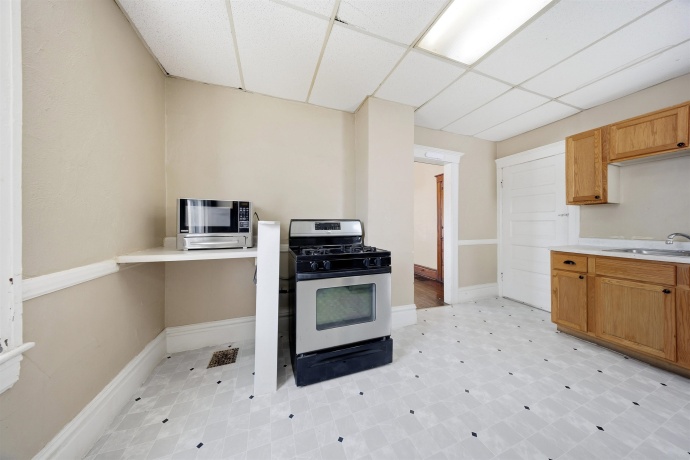 108-110 Iroquois, FREEPORT, Illinois 61032, ,2 Units,For Sale,Iroquois,202600522