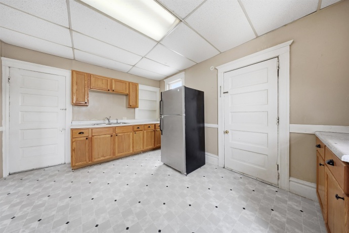 108-110 Iroquois, FREEPORT, Illinois 61032, ,2 Units,For Sale,Iroquois,202600522