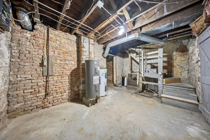 108-110 Iroquois, FREEPORT, Illinois 61032, ,2 Units,For Sale,Iroquois,202600522