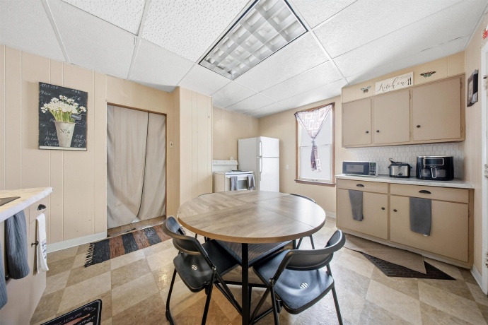 108-110 Iroquois, FREEPORT, Illinois 61032, ,2 Units,For Sale,Iroquois,202600522