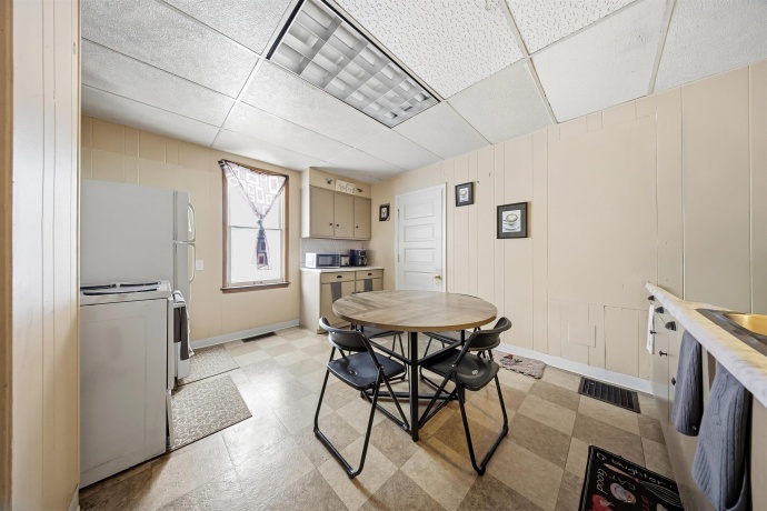 108-110 Iroquois, FREEPORT, Illinois 61032, ,2 Units,For Sale,Iroquois,202600522