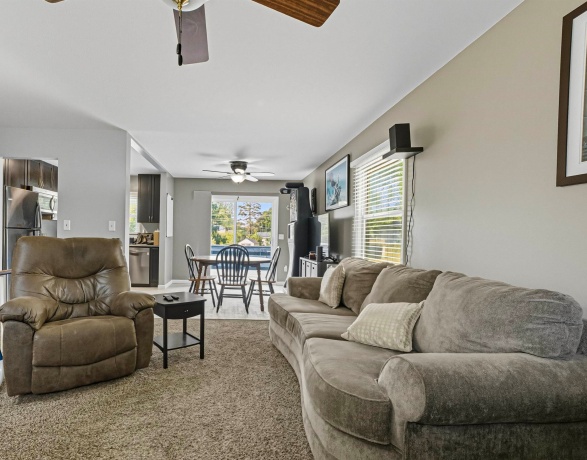 2124 Middlebury, FREEPORT, Illinois 61032, 3 Bedrooms Bedrooms, ,1 BathroomBathrooms,House,For Sale,Middlebury,202505796