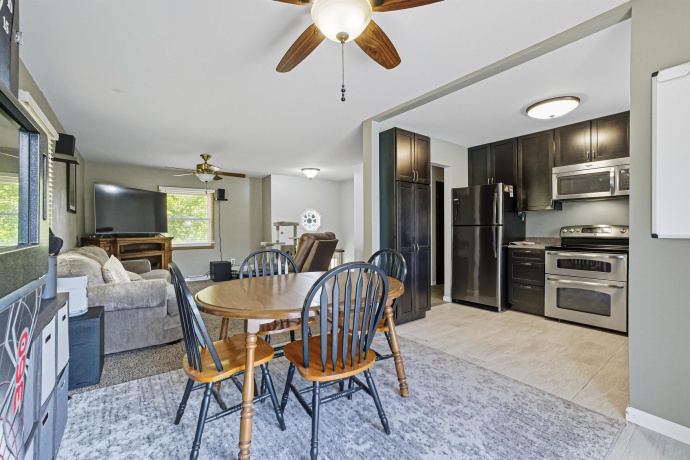 2124 Middlebury, FREEPORT, Illinois 61032, 3 Bedrooms Bedrooms, ,1 BathroomBathrooms,House,For Sale,Middlebury,202505796