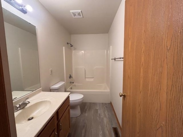 1401 Hazelwood, BELVIDERE, Illinois 61008, 3 Bedrooms Bedrooms, ,1 BathroomBathrooms,House,For Sale,Hazelwood,202600544