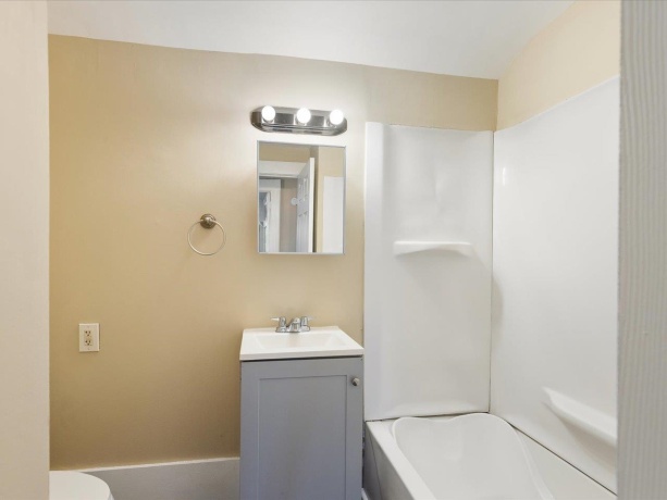 1004 15th, ROCKFORD, Illinois 61104, 4 Bedrooms Bedrooms, ,1 BathroomBathrooms,House,For Sale,15th,202600231