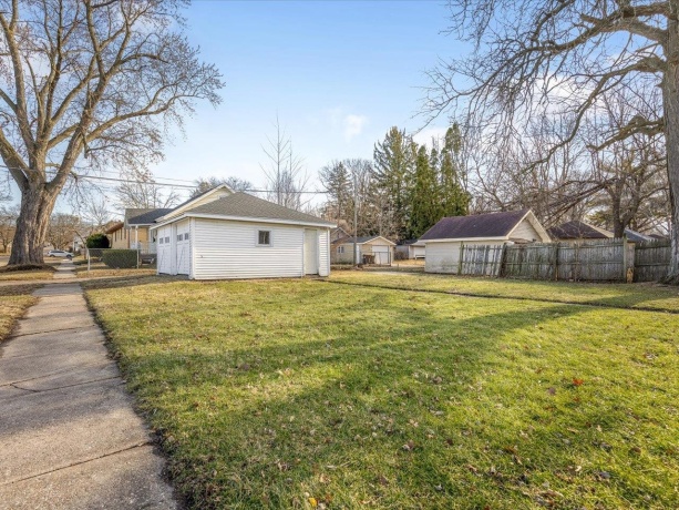 1004 15th, ROCKFORD, Illinois 61104, 4 Bedrooms Bedrooms, ,1 BathroomBathrooms,House,For Sale,15th,202600231