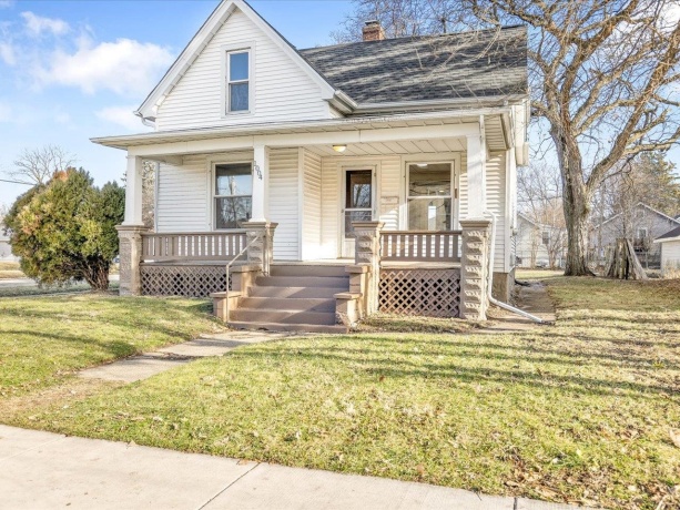 1004 15th, ROCKFORD, Illinois 61104, 4 Bedrooms Bedrooms, ,1 BathroomBathrooms,House,For Sale,15th,202600231