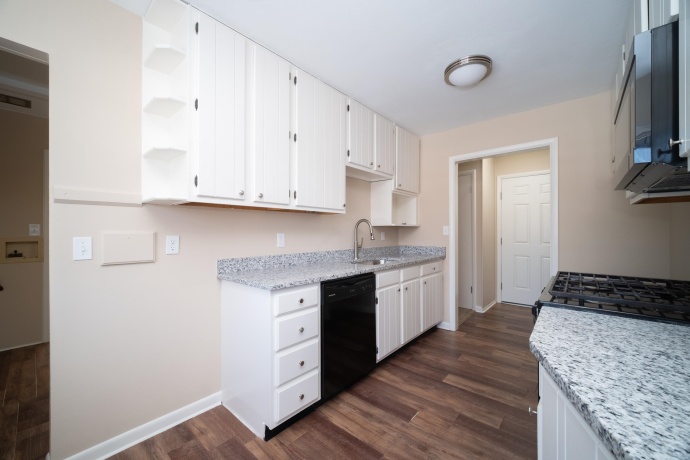 1424 Comanche, ROCKFORD, Illinois 61107, 3 Bedrooms Bedrooms, ,2 BathroomsBathrooms,House,For Sale,Comanche,202600547