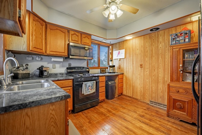 612 Chicago, BELVIDERE, Illinois 61008, 4 Bedrooms Bedrooms, ,1 BathroomBathrooms,House,For Sale,Chicago,202600244