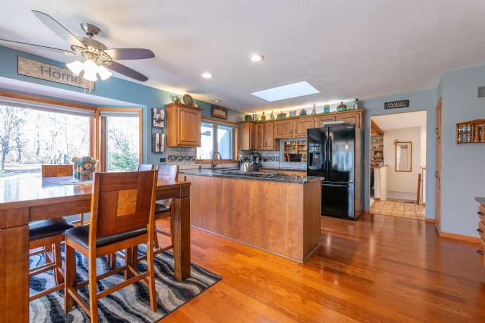 684 Sioux, FREEPORT, Illinois 61032, 4 Bedrooms Bedrooms, ,3 BathroomsBathrooms,House,For Sale,Sioux,202507451