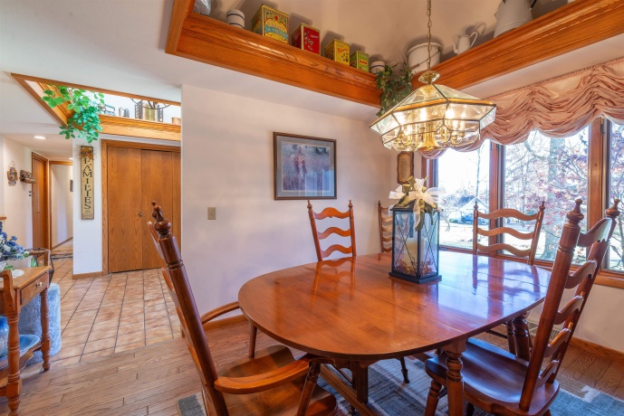 684 Sioux, FREEPORT, Illinois 61032, 4 Bedrooms Bedrooms, ,3 BathroomsBathrooms,House,For Sale,Sioux,202507451