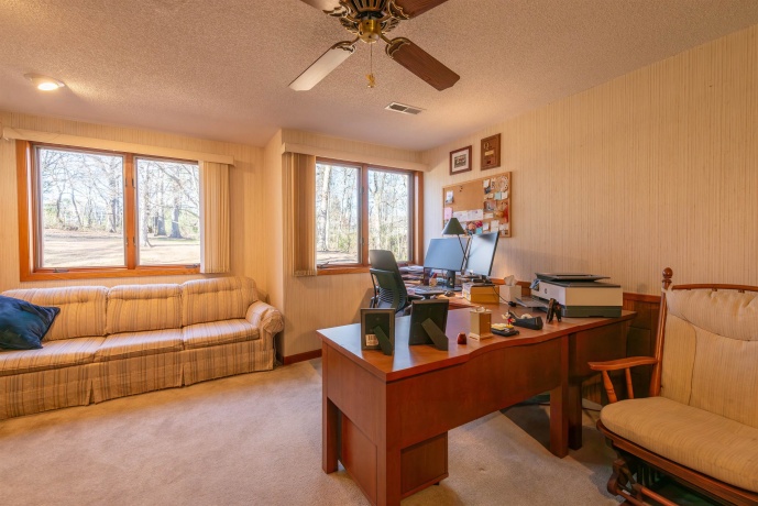 684 Sioux, FREEPORT, Illinois 61032, 4 Bedrooms Bedrooms, ,3 BathroomsBathrooms,House,For Sale,Sioux,202507451