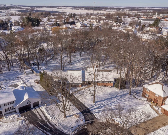 684 Sioux, FREEPORT, Illinois 61032, 4 Bedrooms Bedrooms, ,3 BathroomsBathrooms,House,For Sale,Sioux,202507451