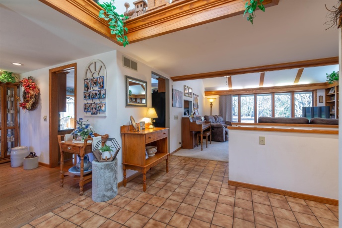 684 Sioux, FREEPORT, Illinois 61032, 4 Bedrooms Bedrooms, ,3 BathroomsBathrooms,House,For Sale,Sioux,202507451