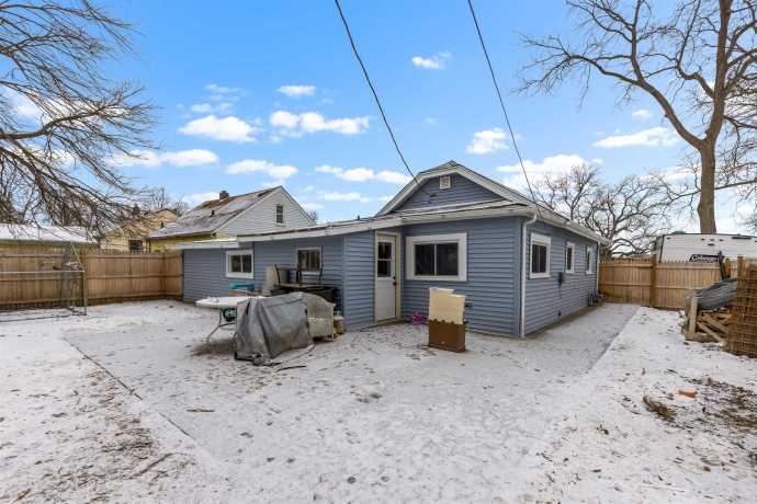 525 Memorial, ROCKFORD, Illinois 61102, 2 Bedrooms Bedrooms, ,1 BathroomBathrooms,House,For Sale,Memorial,202600564