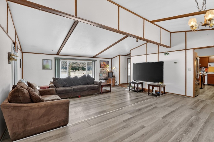 14858 Beaverton, POPLAR GROVE, Illinois 61065, 3 Bedrooms Bedrooms, ,2 BathroomsBathrooms,House,For Sale,Beaverton,202600566