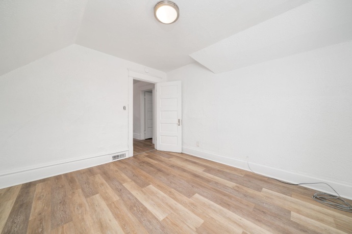 906 5th, ROCKFORD, Illinois 61104, ,2 Units,For Sale,5th,202600567