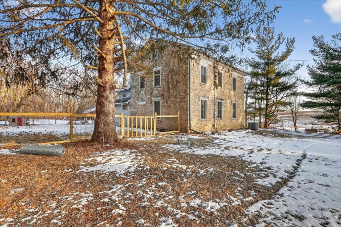 7571 IL 75, ROCK CITY, Illinois 61070, 3 Bedrooms Bedrooms, ,2 BathroomsBathrooms,House,For Sale,IL 75,202600569