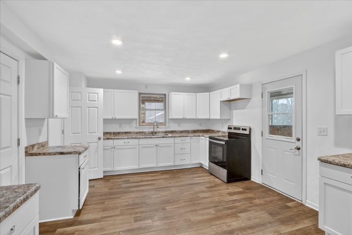 7571 IL 75, ROCK CITY, Illinois 61070, 3 Bedrooms Bedrooms, ,2 BathroomsBathrooms,House,For Sale,IL 75,202600569