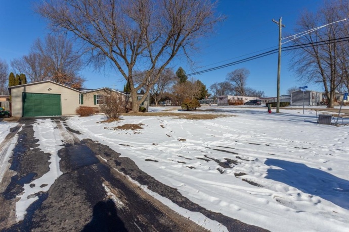 108 Smoke Signal, EAST DUBUQUE, Illinois 61025, 4 Bedrooms Bedrooms, ,2 BathroomsBathrooms,House,For Sale,Smoke Signal,202600573