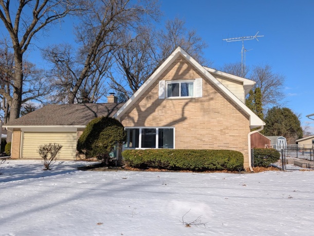 2032 Laurel, FREEPORT, Illinois 61032, 3 Bedrooms Bedrooms, ,2 BathroomsBathrooms,House,For Sale,Laurel,202600577