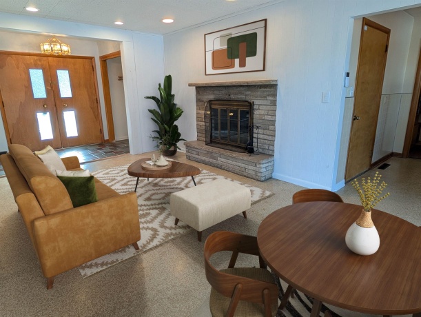 2032 Laurel, FREEPORT, Illinois 61032, 3 Bedrooms Bedrooms, ,2 BathroomsBathrooms,House,For Sale,Laurel,202600577