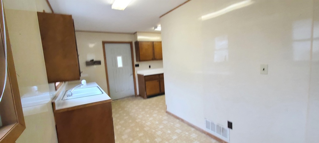 507 Lester, MOUNT CARROLL, Illinois 61053, 3 Bedrooms Bedrooms, ,2 BathroomsBathrooms,House,For Sale,Lester,202507280