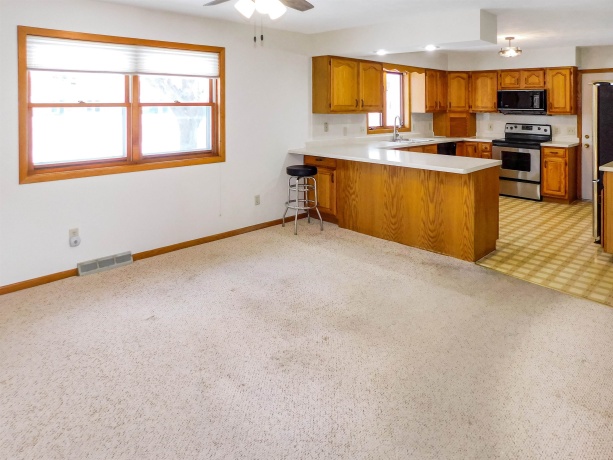 755 Loomis, ROCKTON, Illinois 61072, 3 Bedrooms Bedrooms, ,2 BathroomsBathrooms,House,For Sale,Loomis,202600592