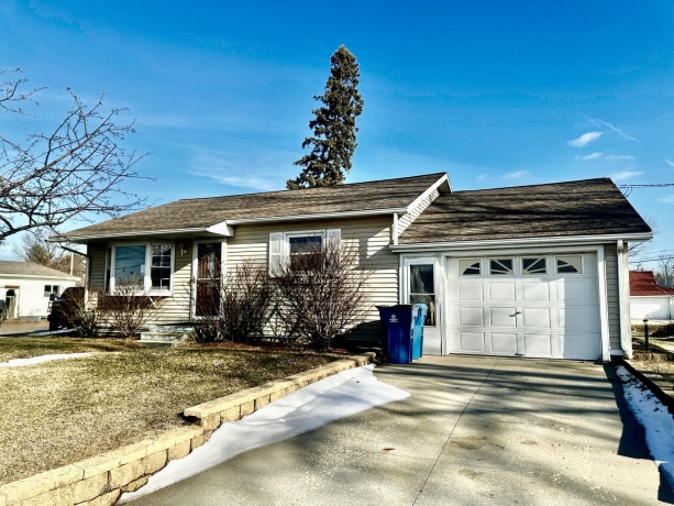 716 Viaduct, SAVANNA, Illinois 61074, 3 Bedrooms Bedrooms, ,2 BathroomsBathrooms,House,For Sale,Viaduct,202600606