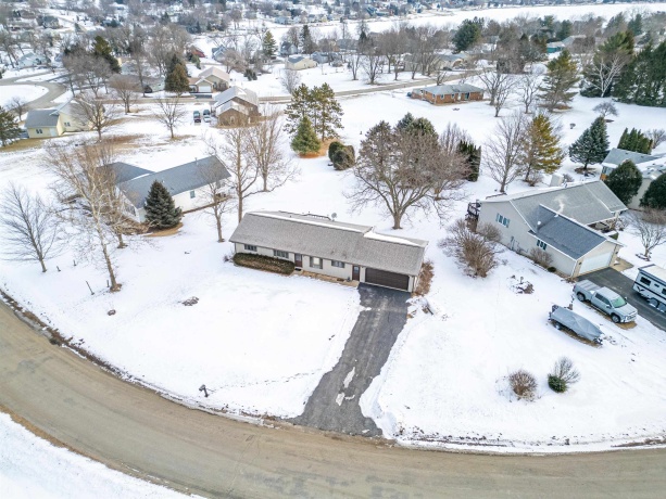 136 Lake Summerset, LAKE SUMMERSET, Illinois 61019, 3 Bedrooms Bedrooms, ,2 BathroomsBathrooms,House,For Sale,Lake Summerset,202600616