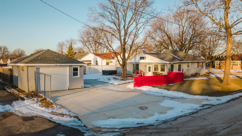 1035 8th, BELVIDERE, Illinois 61008, 2 Bedrooms Bedrooms, ,1 BathroomBathrooms,House,For Sale,8th,202600618