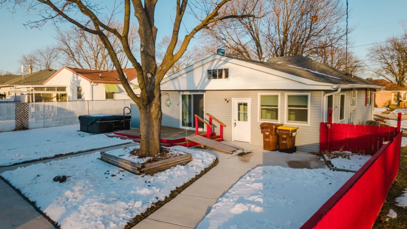 1035 8th, BELVIDERE, Illinois 61008, 2 Bedrooms Bedrooms, ,1 BathroomBathrooms,House,For Sale,8th,202600618