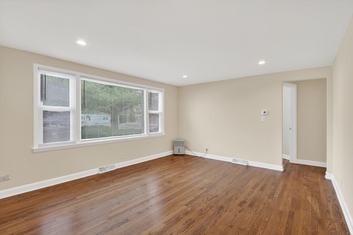 28 Liberty, MACHESNEY PARK, Illinois 61115, 3 Bedrooms Bedrooms, ,1 BathroomBathrooms,House,For Sale,Liberty,202600628