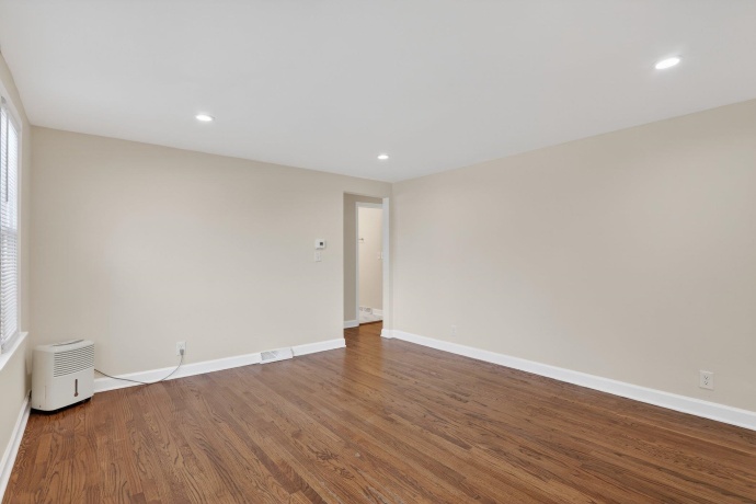 28 Liberty, MACHESNEY PARK, Illinois 61115, 3 Bedrooms Bedrooms, ,1 BathroomBathrooms,House,For Sale,Liberty,202600628