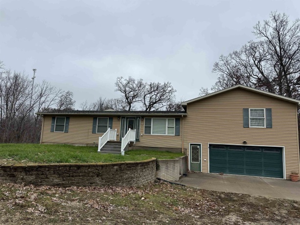 11027 HILLCREST, SAVANNA, Illinois 61074, 5 Bedrooms Bedrooms, ,2 BathroomsBathrooms,House,For Sale,HILLCREST,202507324