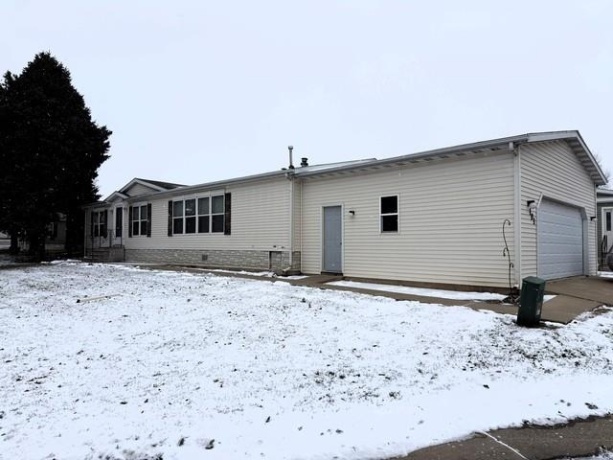 101 Club, BELVIDERE, Illinois 61008, 3 Bedrooms Bedrooms, ,2 BathroomsBathrooms,House,For Sale,Club,202600322