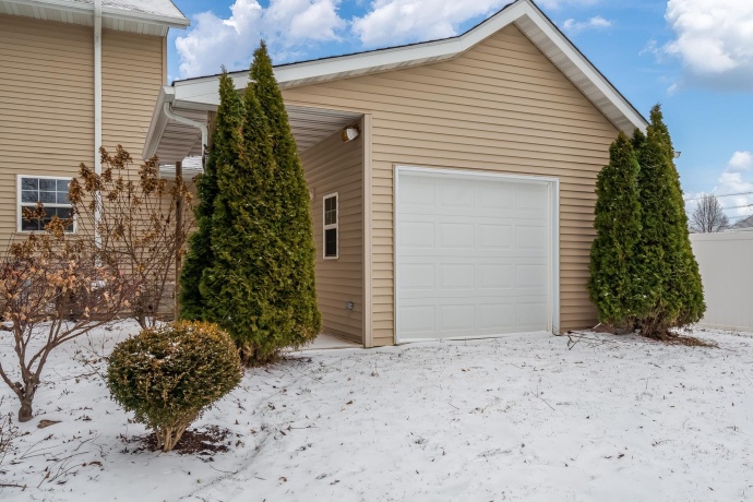 2501 Meadow View, ROCKFORD, Illinois 61102, 3 Bedrooms Bedrooms, ,2 BathroomsBathrooms,House,For Sale,Meadow View,202600660