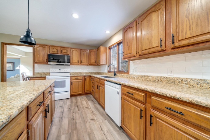 9345 Oakleaf, BYRON, Illinois 61010, 5 Bedrooms Bedrooms, ,3 BathroomsBathrooms,House,For Sale,Oakleaf,202600661