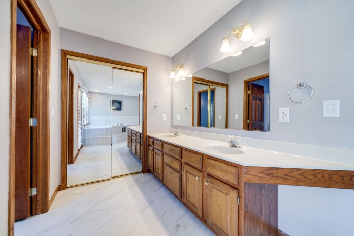 9345 Oakleaf, BYRON, Illinois 61010, 5 Bedrooms Bedrooms, ,3 BathroomsBathrooms,House,For Sale,Oakleaf,202600661