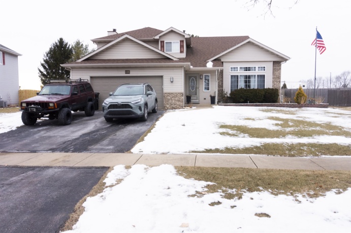 1101 Lindsay, JOLIET, Illinois 60431, 4 Bedrooms Bedrooms, ,3 BathroomsBathrooms,House,For Sale,Lindsay,202600664