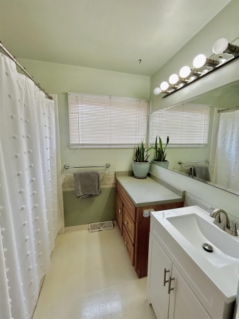 4010 HIGHCREST, ROCKFORD, Illinois 61107, 3 Bedrooms Bedrooms, ,1 BathroomBathrooms,House,For Sale,HIGHCREST,202600668