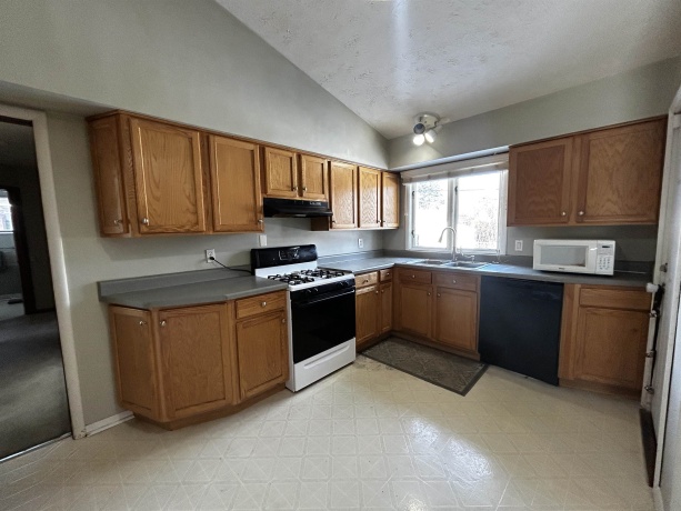 4010 HIGHCREST, ROCKFORD, Illinois 61107, 3 Bedrooms Bedrooms, ,1 BathroomBathrooms,House,For Sale,HIGHCREST,202600668