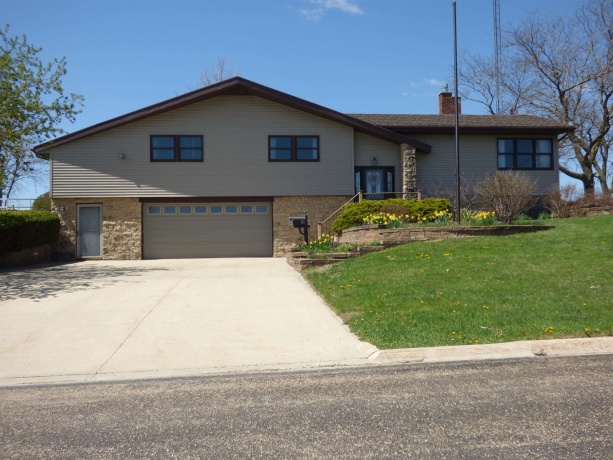 532 Ward, STOCKTON, Illinois 61085, 4 Bedrooms Bedrooms, ,3 BathroomsBathrooms,House,For Sale,Ward,202600669