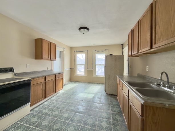 1627 7TH, ROCKFORD, Illinois 61104, ,2 Units,For Sale,7TH,202600679