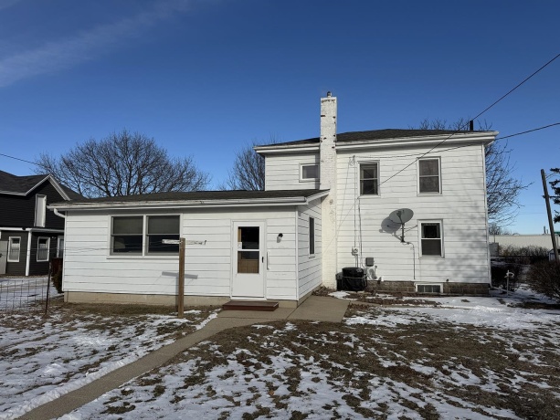 328 Carroll, LANARK, Illinois 61046, 3 Bedrooms Bedrooms, ,2 BathroomsBathrooms,House,For Sale,Carroll,202600521