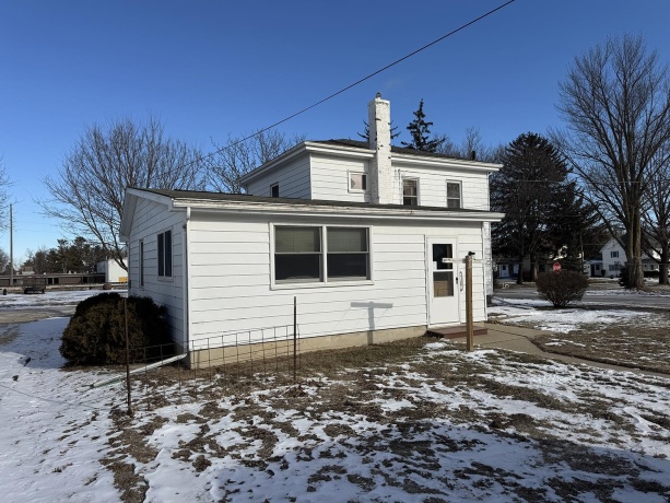 328 Carroll, LANARK, Illinois 61046, 3 Bedrooms Bedrooms, ,2 BathroomsBathrooms,House,For Sale,Carroll,202600521