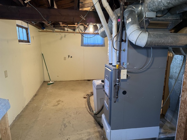 44 Sunset, FREEPORT, Illinois 61032, 3 Bedrooms Bedrooms, ,2 BathroomsBathrooms,House,For Sale,Sunset,202600700