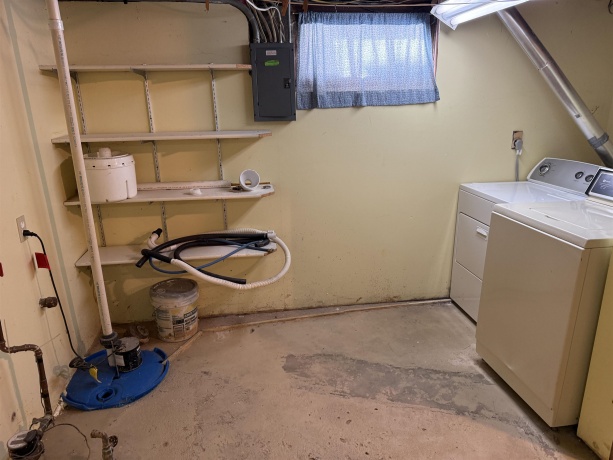 44 Sunset, FREEPORT, Illinois 61032, 3 Bedrooms Bedrooms, ,2 BathroomsBathrooms,House,For Sale,Sunset,202600700