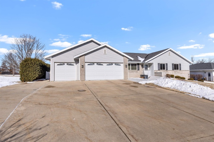 105 ROLLIN, LENA, Illinois 61048, 4 Bedrooms Bedrooms, ,3 BathroomsBathrooms,House,For Sale,ROLLIN,202600702