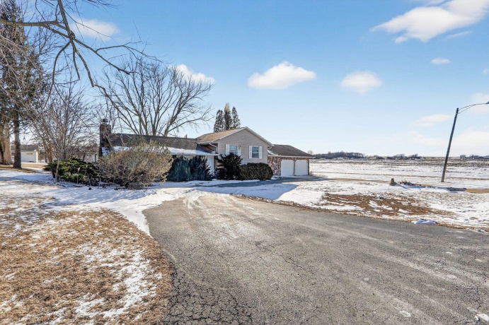 325 Bradmar, PEARL CITY, Illinois 61062, 3 Bedrooms Bedrooms, ,2 BathroomsBathrooms,House,For Sale,Bradmar,202600703